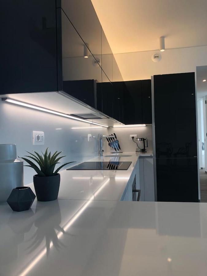 شقة Ulivi Luxury Loft & Pool - The House Of Travelers Carate Urio المظهر الخارجي الصورة