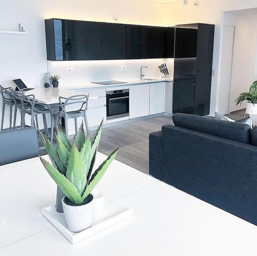 شقة Ulivi Luxury Loft & Pool - The House Of Travelers Carate Urio المظهر الخارجي الصورة