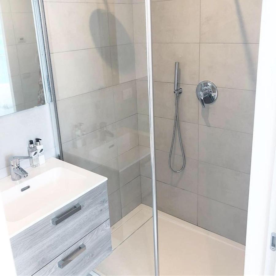 شقة Ulivi Luxury Loft & Pool - The House Of Travelers Carate Urio المظهر الخارجي الصورة